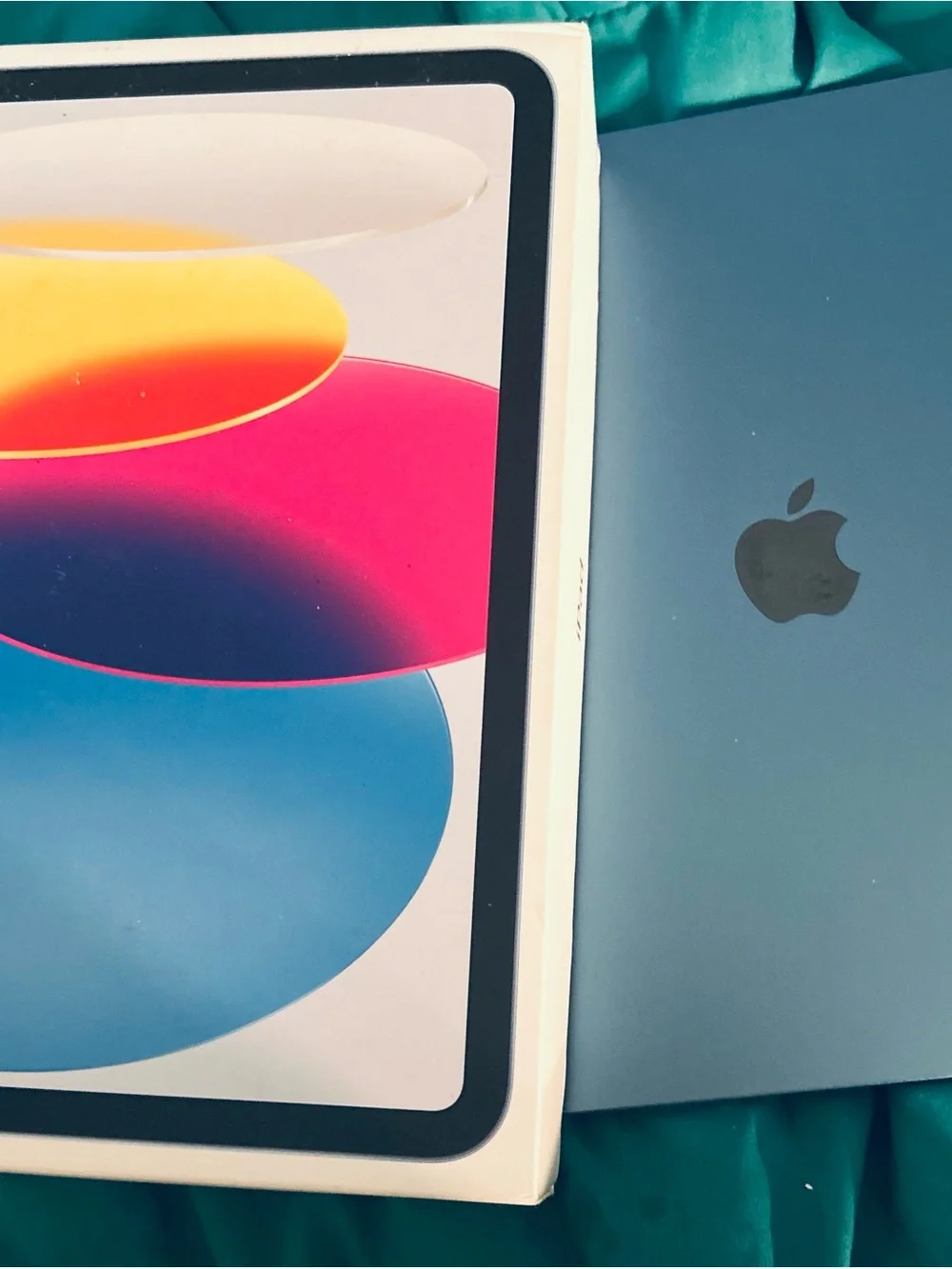 Apple iPad (Blue) with Box - Vibrant Display